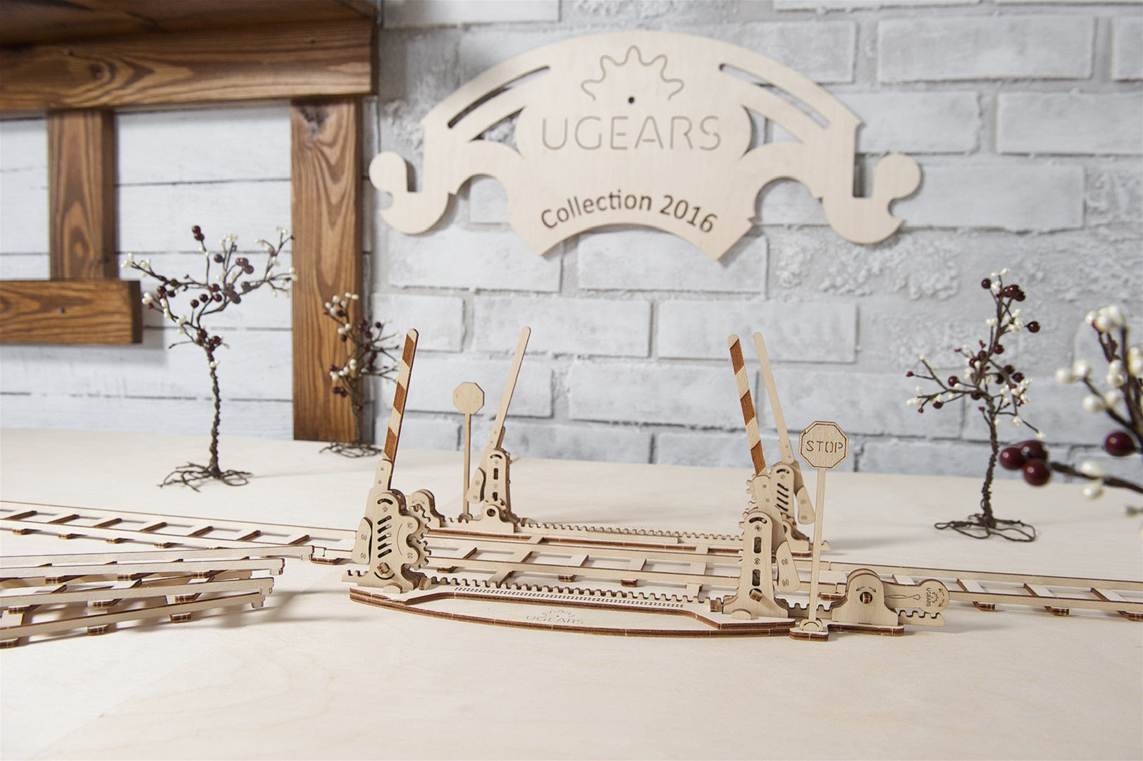 UGears Mechanical Wooden Model 3D Puzzle Kit Rails with Crossing