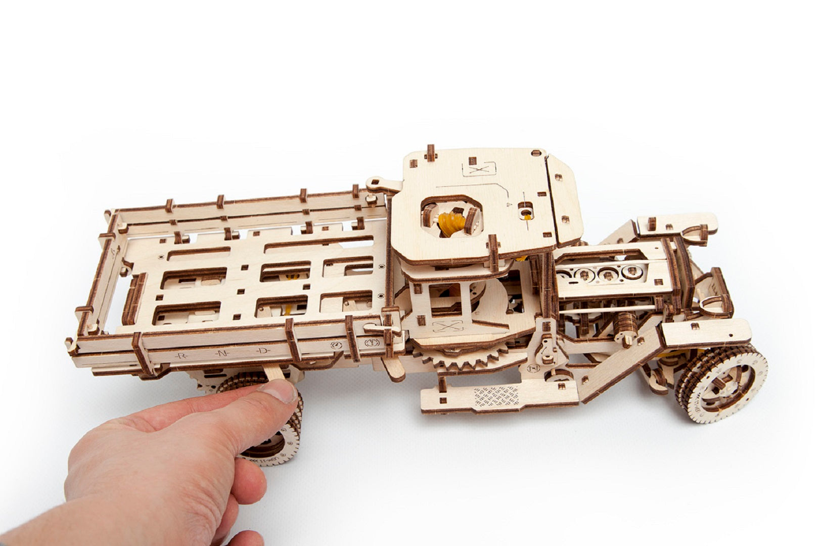 Why UGears? Which mechanical model maker to choose?