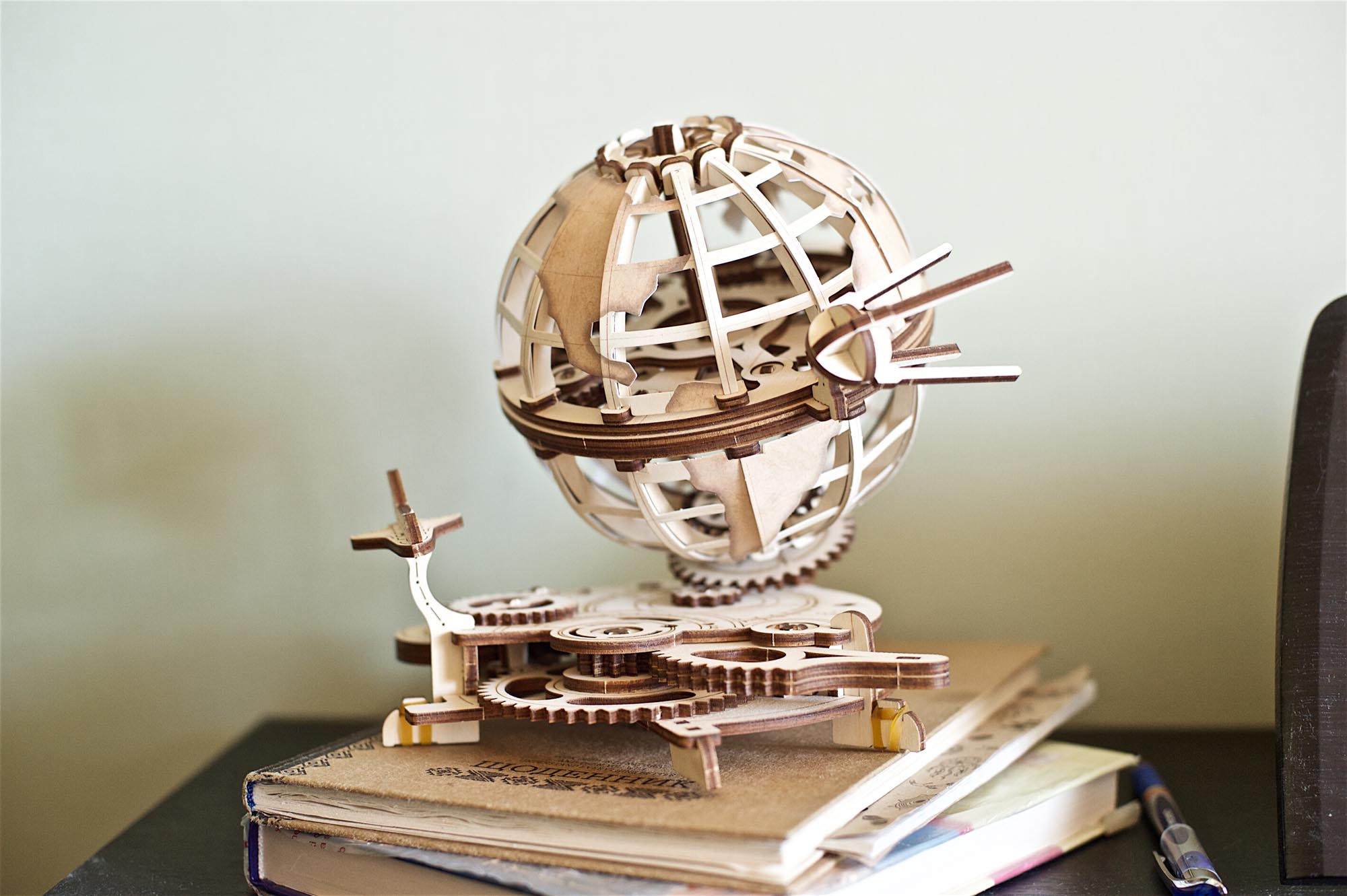 UGears Wooden Mechanical Model 3D Puzzle Kit Globus