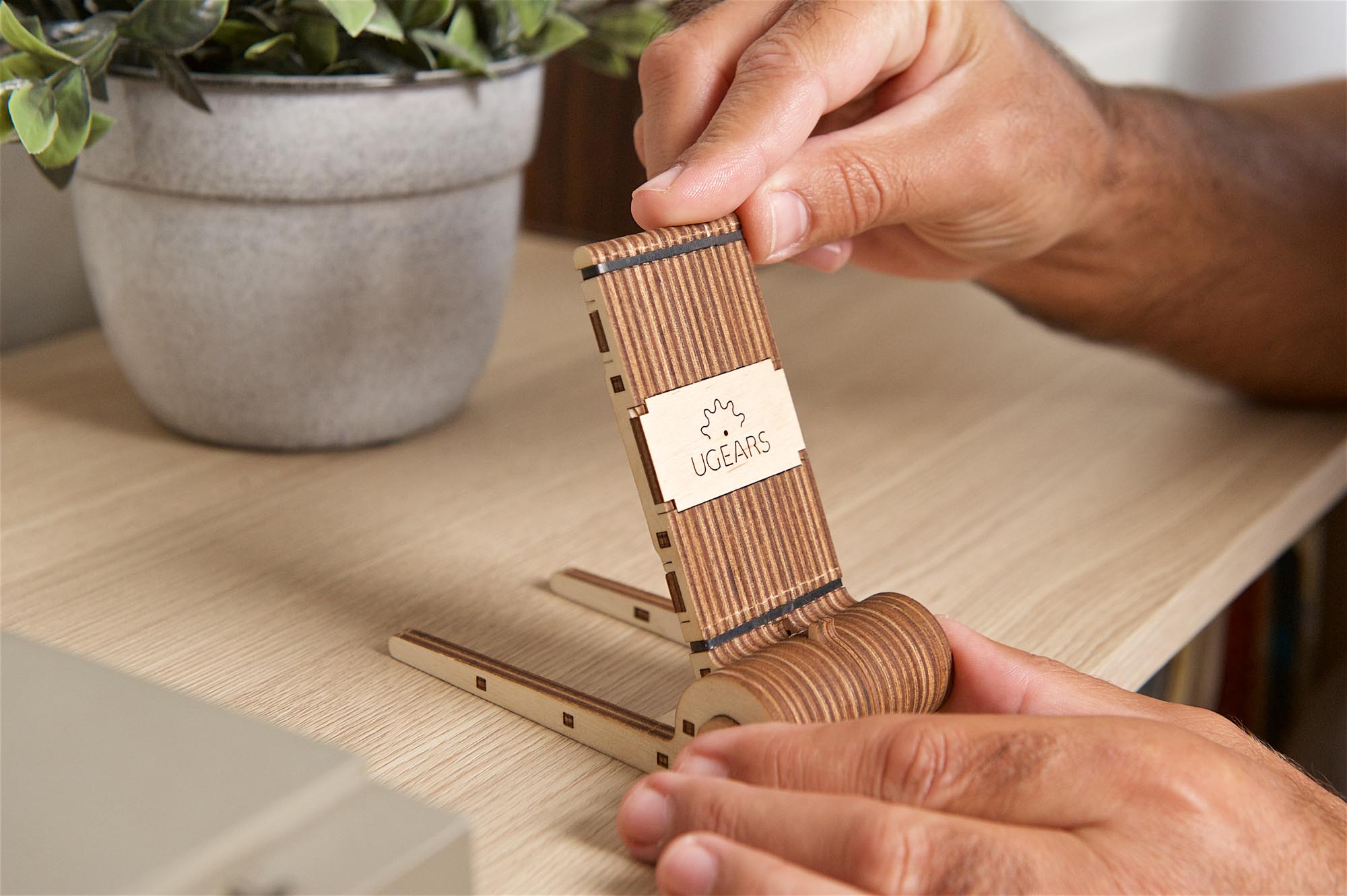 UGEARS Mechanical Wooden Model Foldable Phone Holder Stand