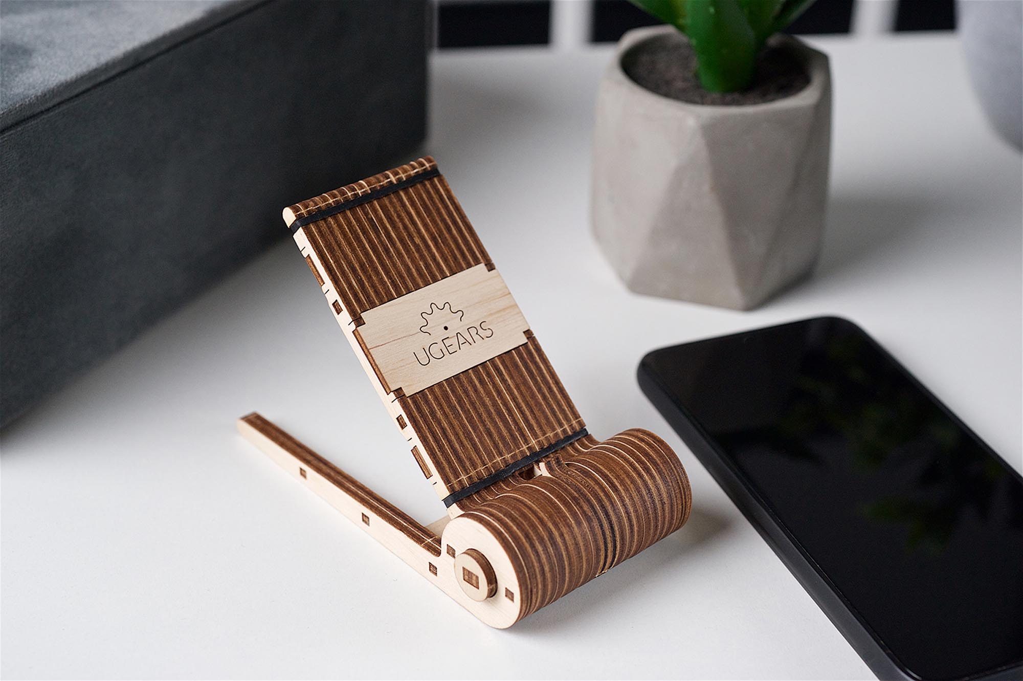 UGEARS Mechanical Wooden Model Foldable Phone Holder Stand