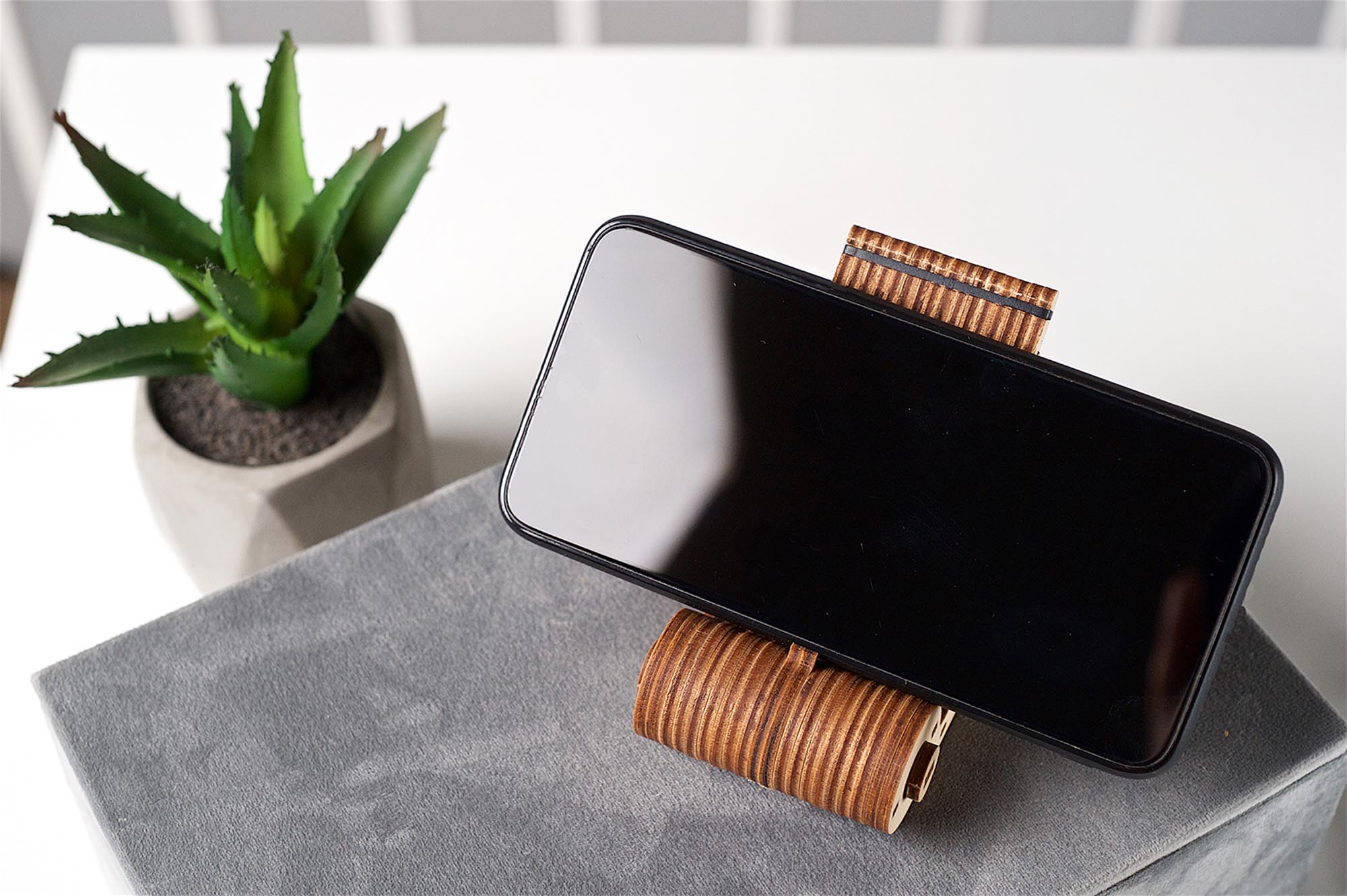 UGEARS Mechanical Wooden Model Foldable Phone Holder Stand