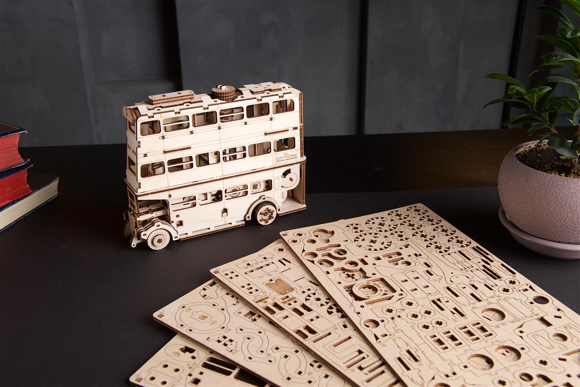 UGears Knight TM Bus Harry Potter