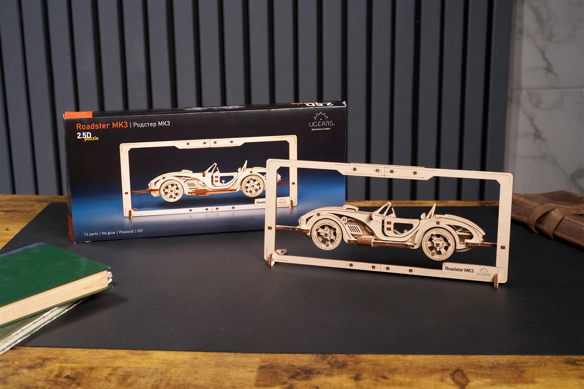 Ugears - Puzzle 3D mécanique en bois Voiture roadster