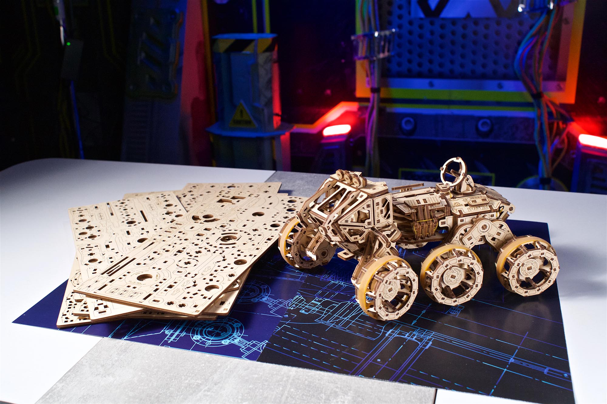Curiosity Rover Papercraft Cut Out