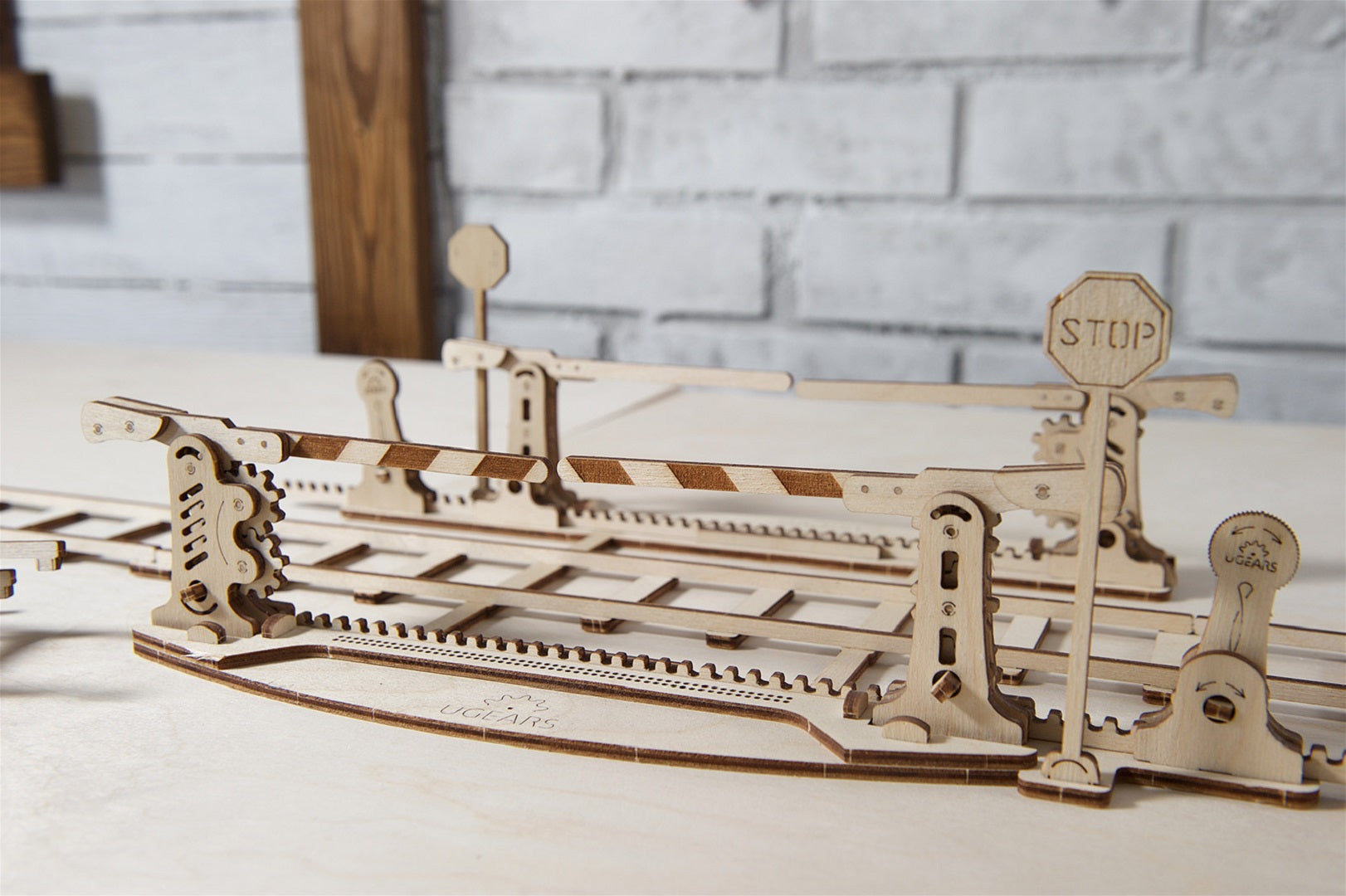 UGears Mechanical Wooden Model 3D Puzzle Kit Rails with Crossing